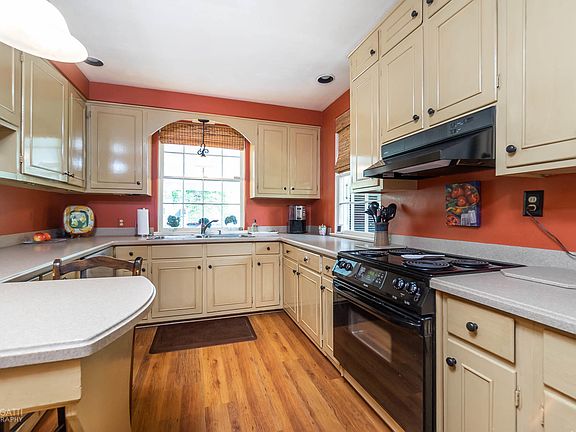 5th image of 3145 Vista Cir