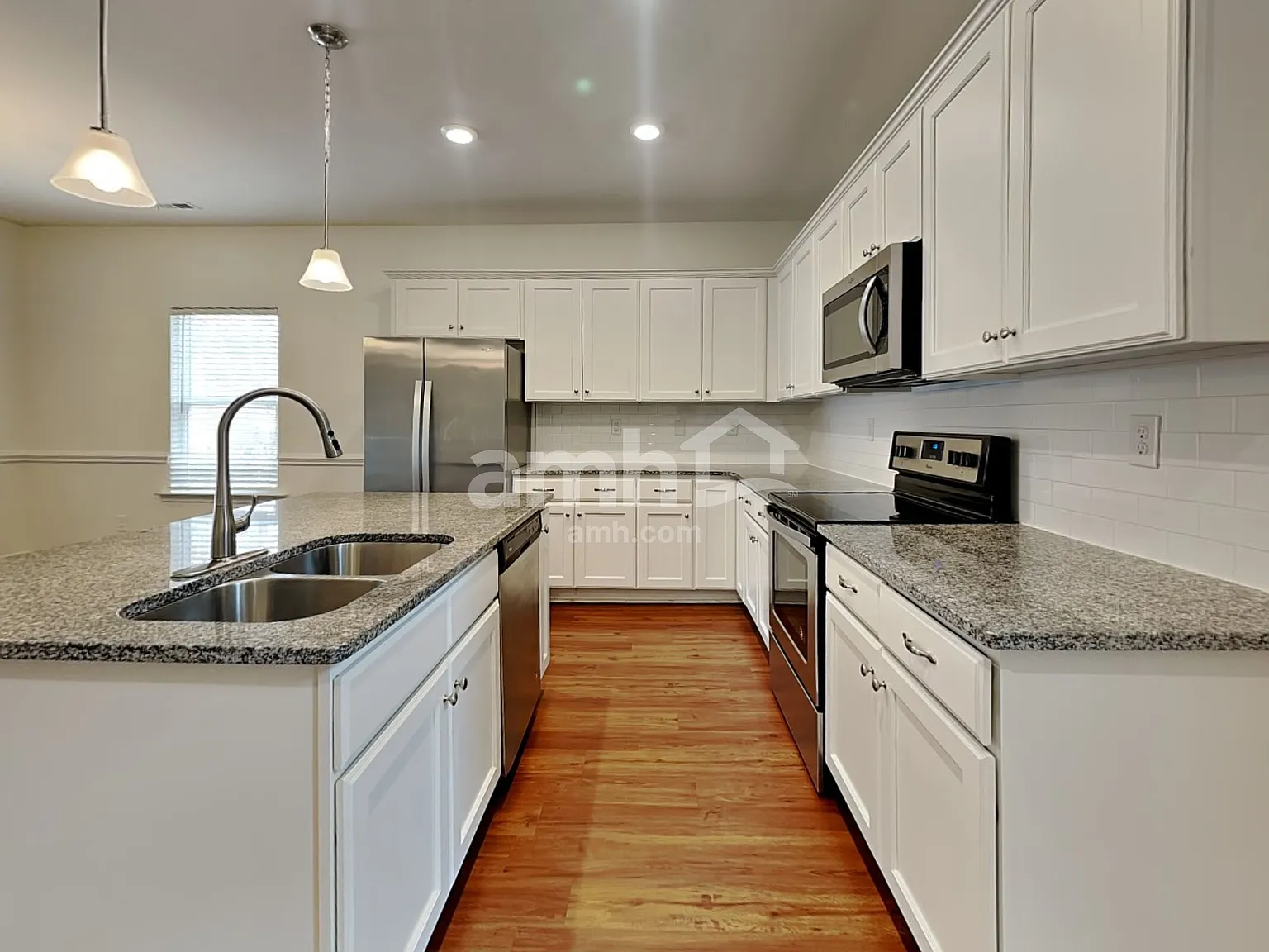 5 bed, 4.5 bath, 2940 sqft, $3,125 — Photo 4