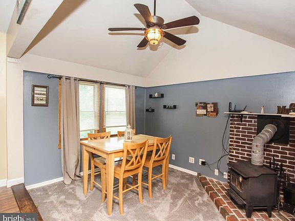 5th image of 115 Oak Lane Dr