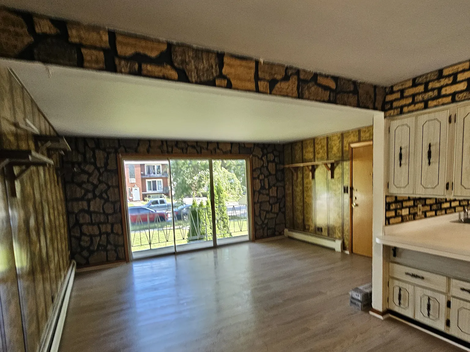 10406 Moody Ave — Photo 2