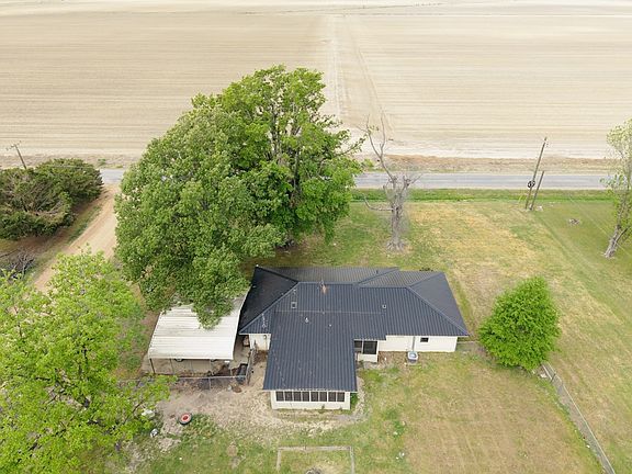 2nd image of 411 Smith Rd