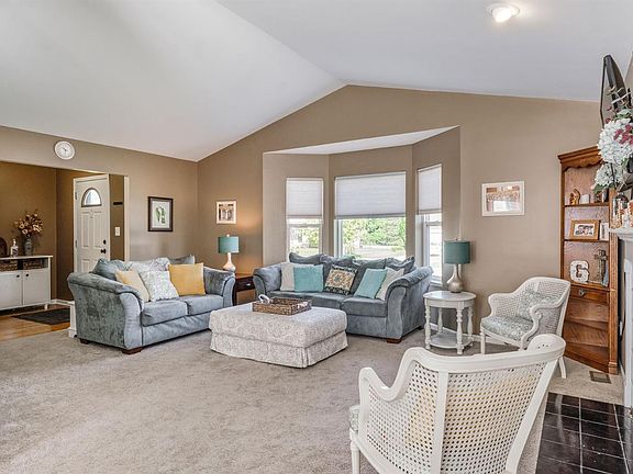 4th image of 148 Garden Ct