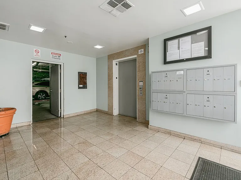 1725 Grismer Ave — Photo 20