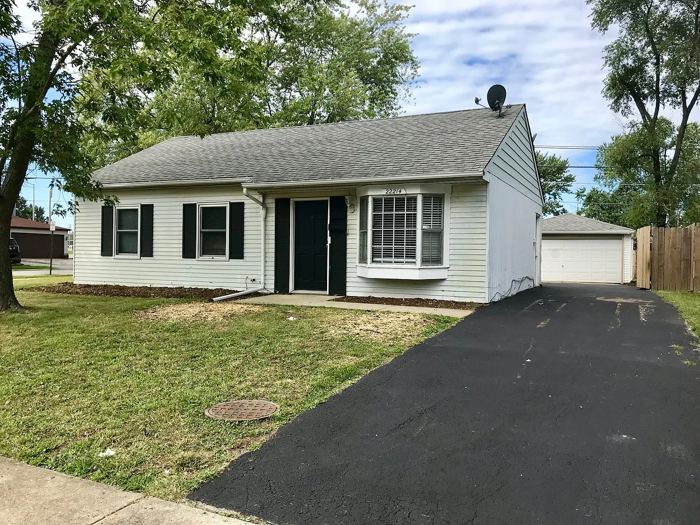 22214 Hawthorne Way photo 1