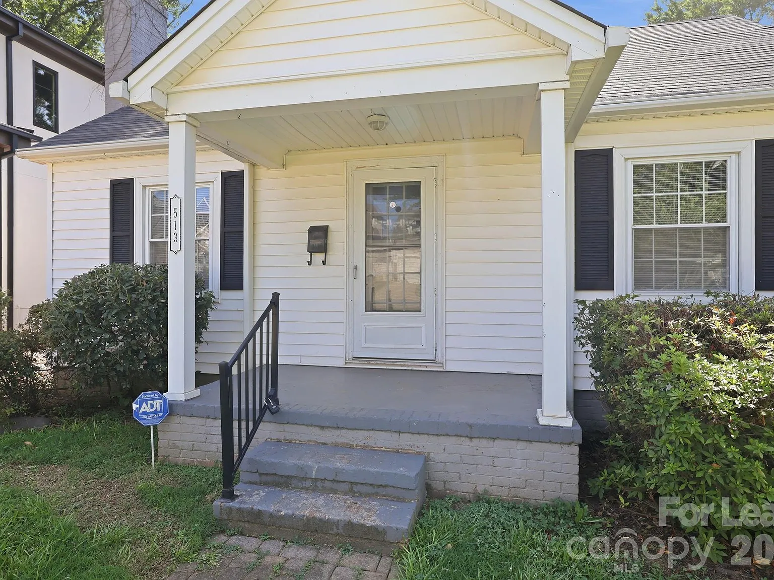 2 bed, 1.0 bath, 988 sqft, $2,400 — Photo 2