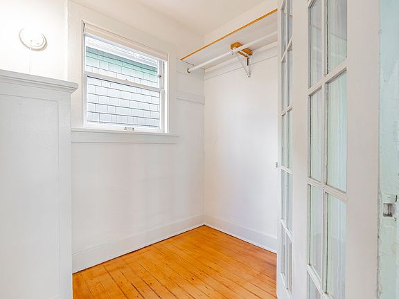 4th image of 425 & 435 10th Ave E #3