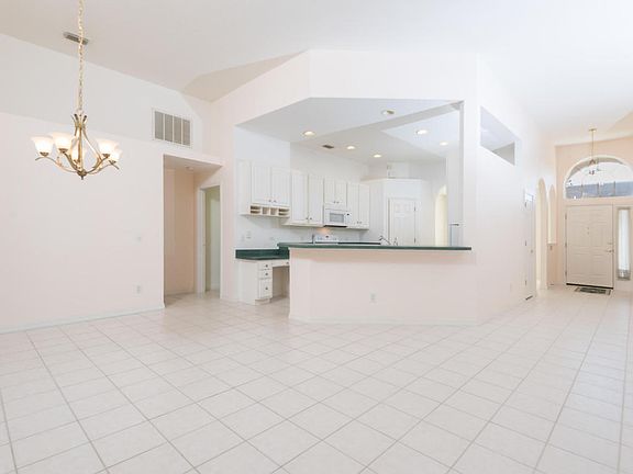 3rd image of 2832 Englewood Dr