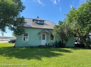 221 Park Ave E, Watford City, ND 58854