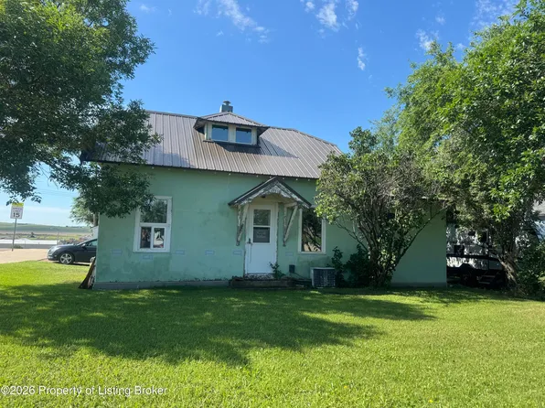 221 Park Ave E, Watford City, ND 58854
