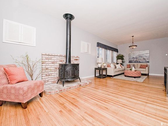 2nd image of 1115 Rivera St