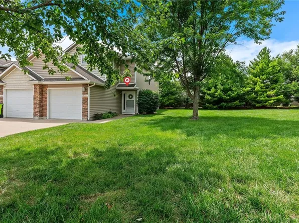 9001 SW Gala Dr, Blue Springs, MO 64064