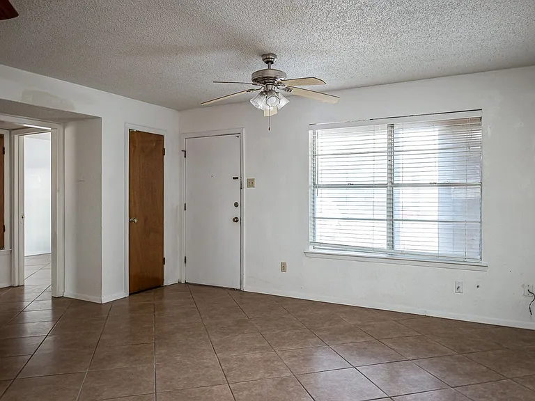 100 Shannon Cir — Photo 3