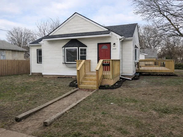 2432 Maple St, Des Moines, IA 50317
