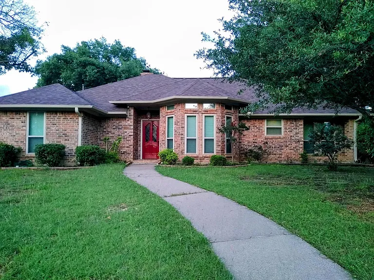 1802 Fairfax Cir — Photo 1