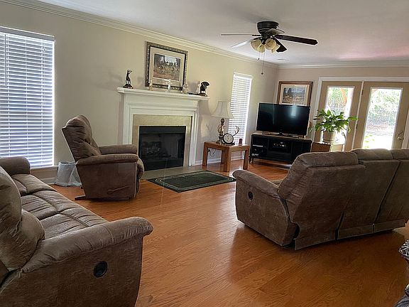 Living Room (angle 1)