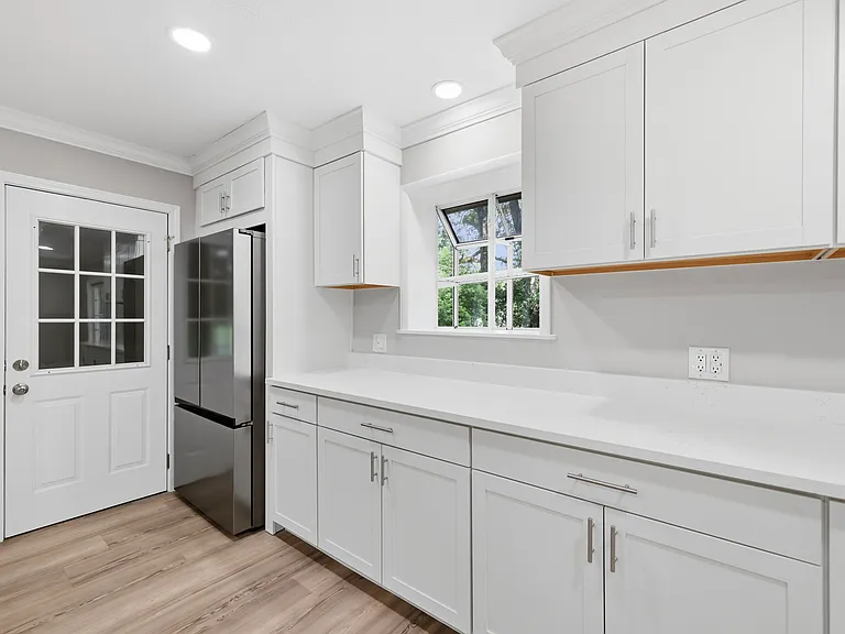 1912 Brown St — Photo 13