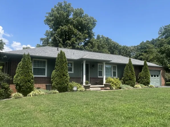 222 Admiral Cir W, Lawrenceburg, TN 38464
