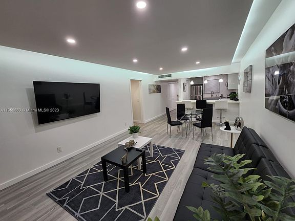 2nd image of 9430 Live Oak Pl APT 203