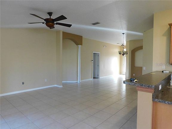 5th image of 3005 Florencia Dr