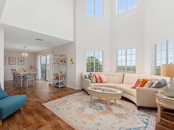 3rd image of 34 Oceanside Dr