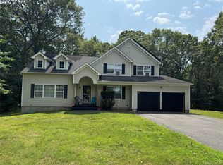 64 Barbara Ln, Middle Island, NY 11953