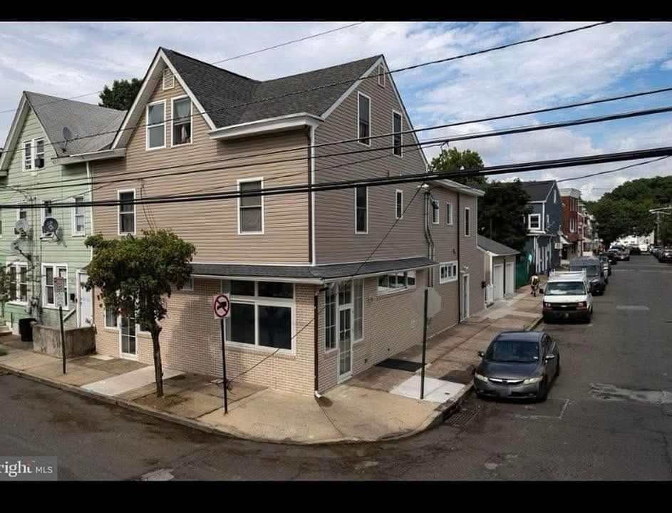 1st image of 80 Jersey St APT 1