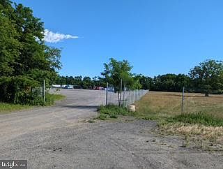 3rd image of 720 Pinehurst Rd