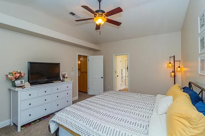 273 W Kelly Ave — Photo 16
