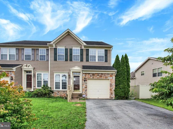 322 Maple Dr, Hanover, PA 17331