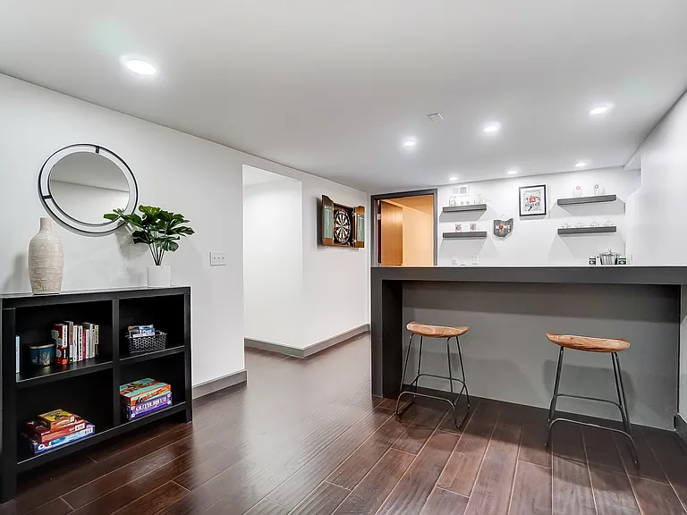 725 Latham Ct — Photo 13