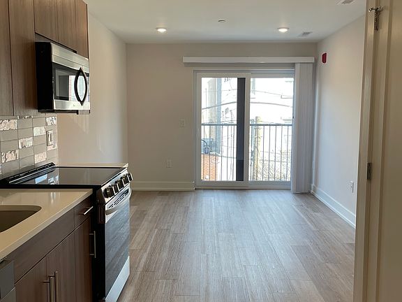 4th image of 132 W Girard Ave #205