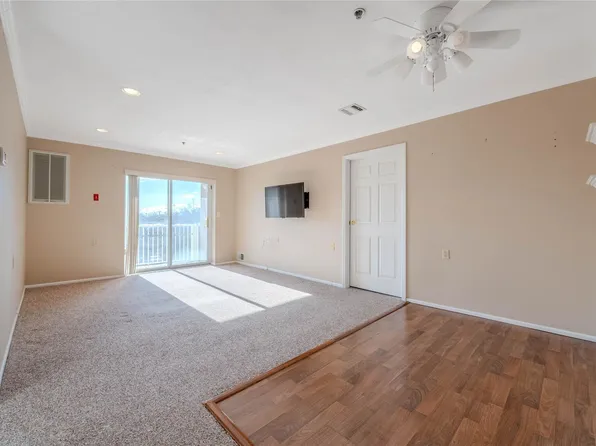 54 School Street #311, Westbury, NY 11590