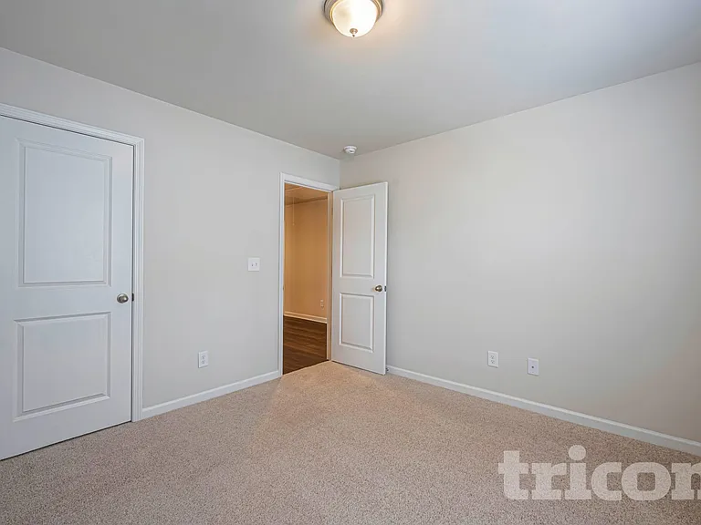 431 Curlin Ct — Photo 15