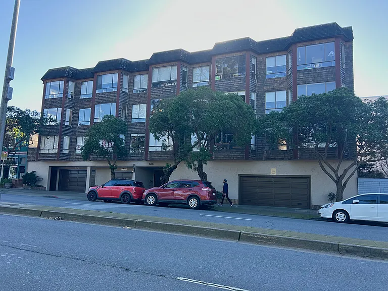 825 Lincoln Way — Photo 1