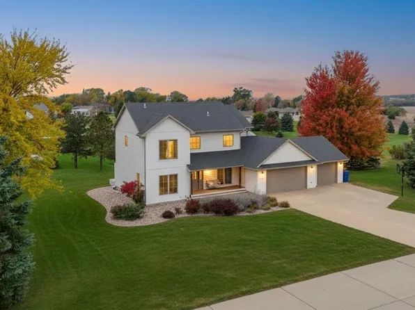 2804 Archer Ct, Vermillion, SD 57069