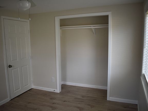 3rd image of 521 Vionett Ln