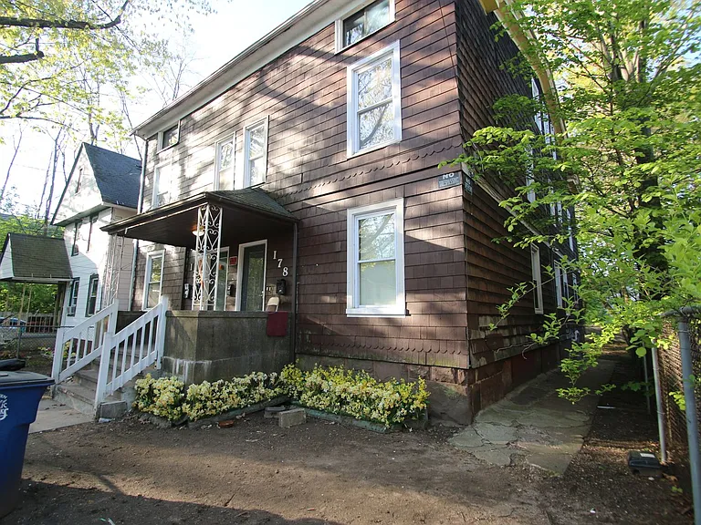 176 Bassett — Photo 4
