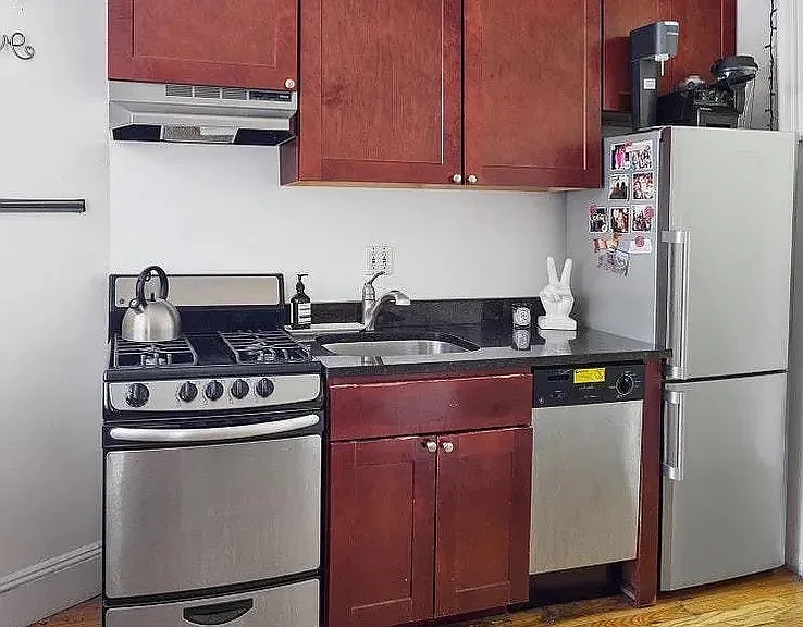 200 Waverly Pl #2W — Photo 3