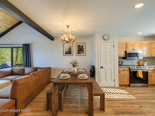 125 Cross Country Ln, Tannersville, PA 18372