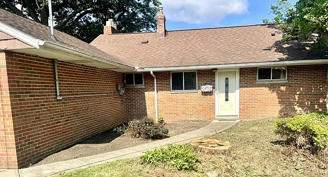 402 Cary Jay Blvd — Photo 4