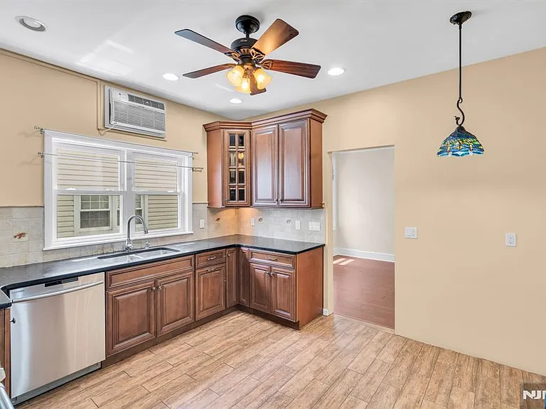 206 Highland Ave — Photo 10