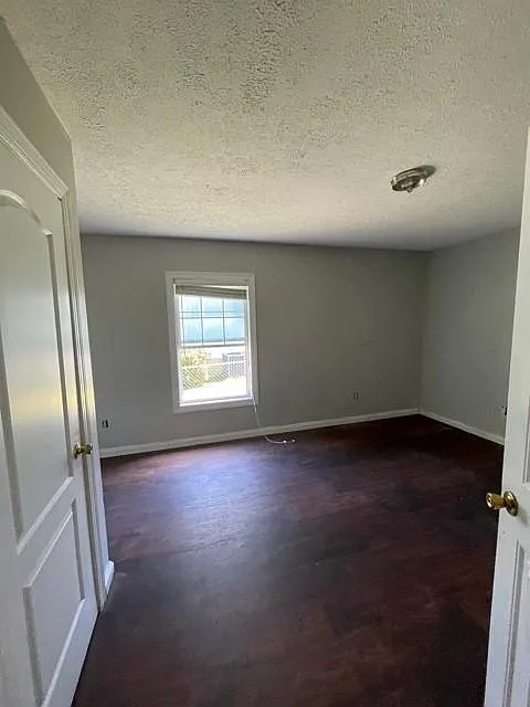 4 bed, 1300 sqft, $1,350 — Photo 3