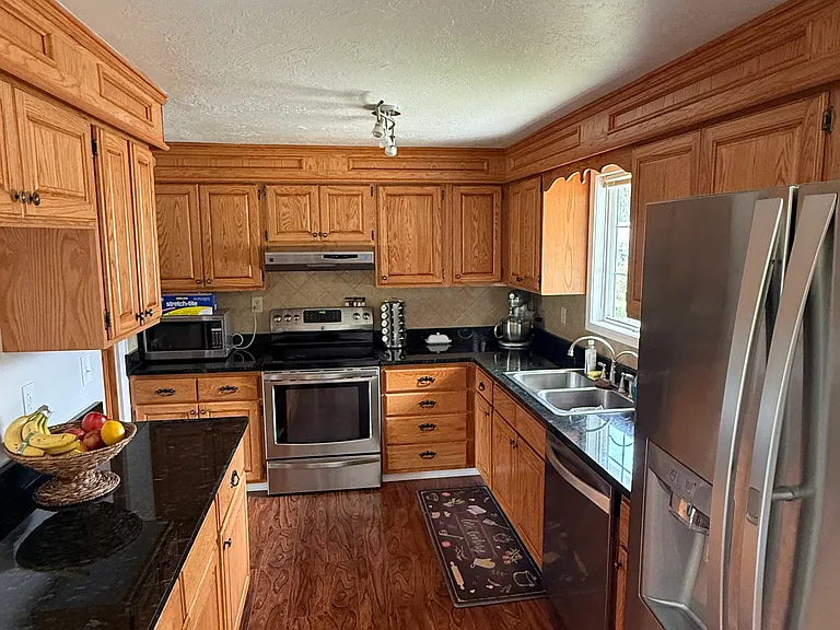 2307 S Best Rd — Photo 5