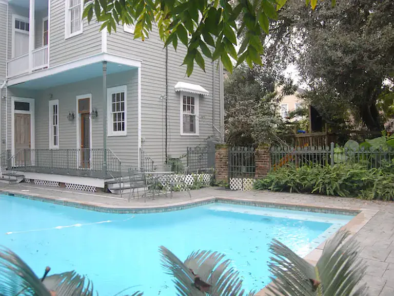 Pool, 3'-6' deep