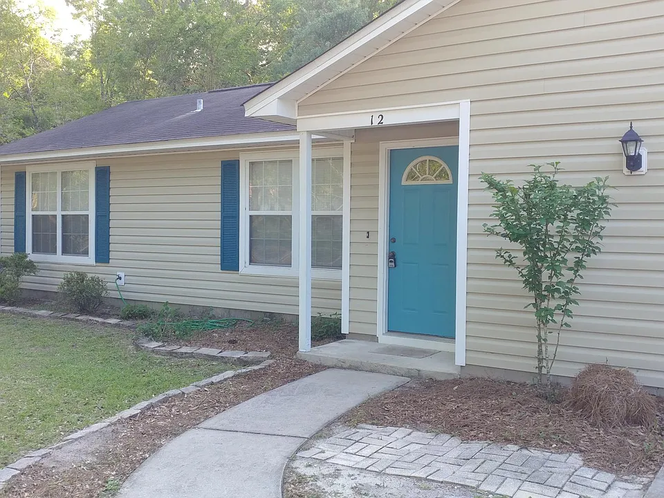 12 Circle Dr