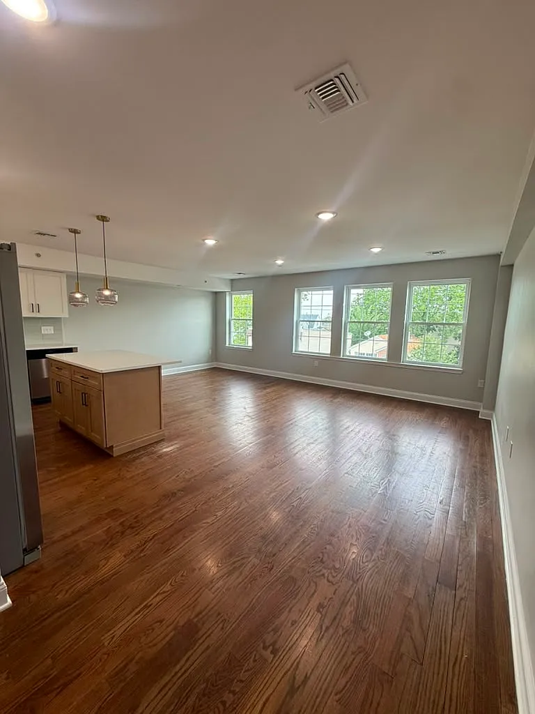 4 bed, $2,800 — Photo 4