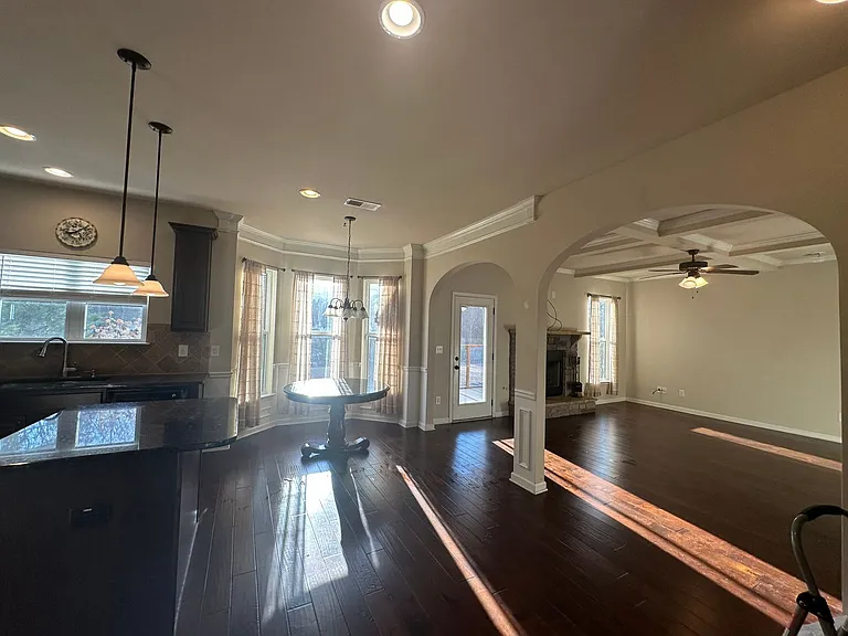 549 W Holloway Dr — Photo 17