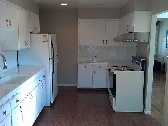 5th image of 103 Mulberry Ave