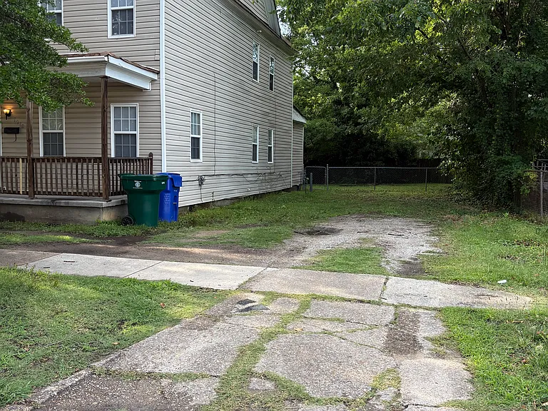 1240 Hampton Ave — Photo 2