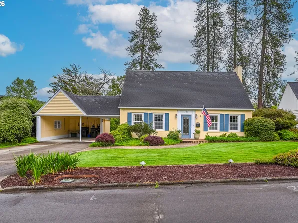 347 W Riverside Dr, Roseburg, OR 97470